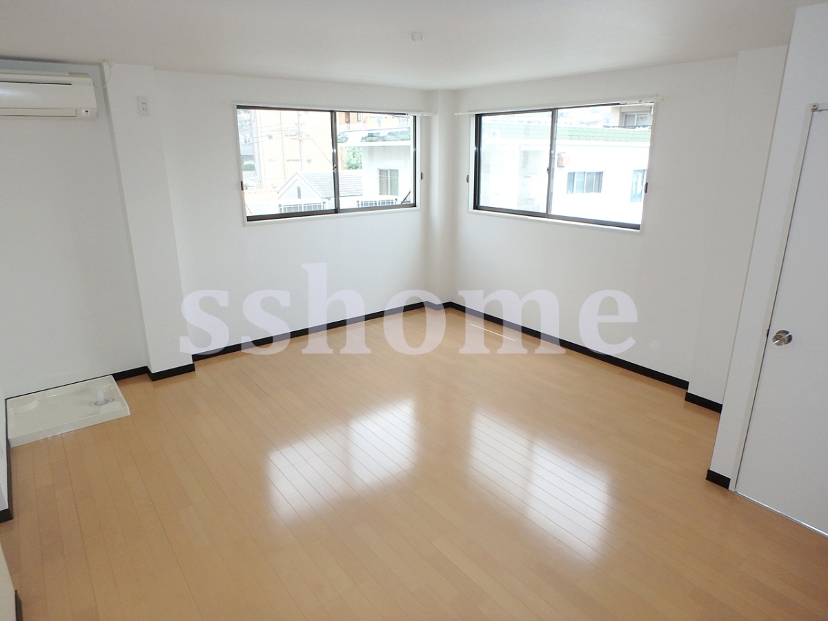 リビング 角部屋で明るいお部屋☆ 写真2