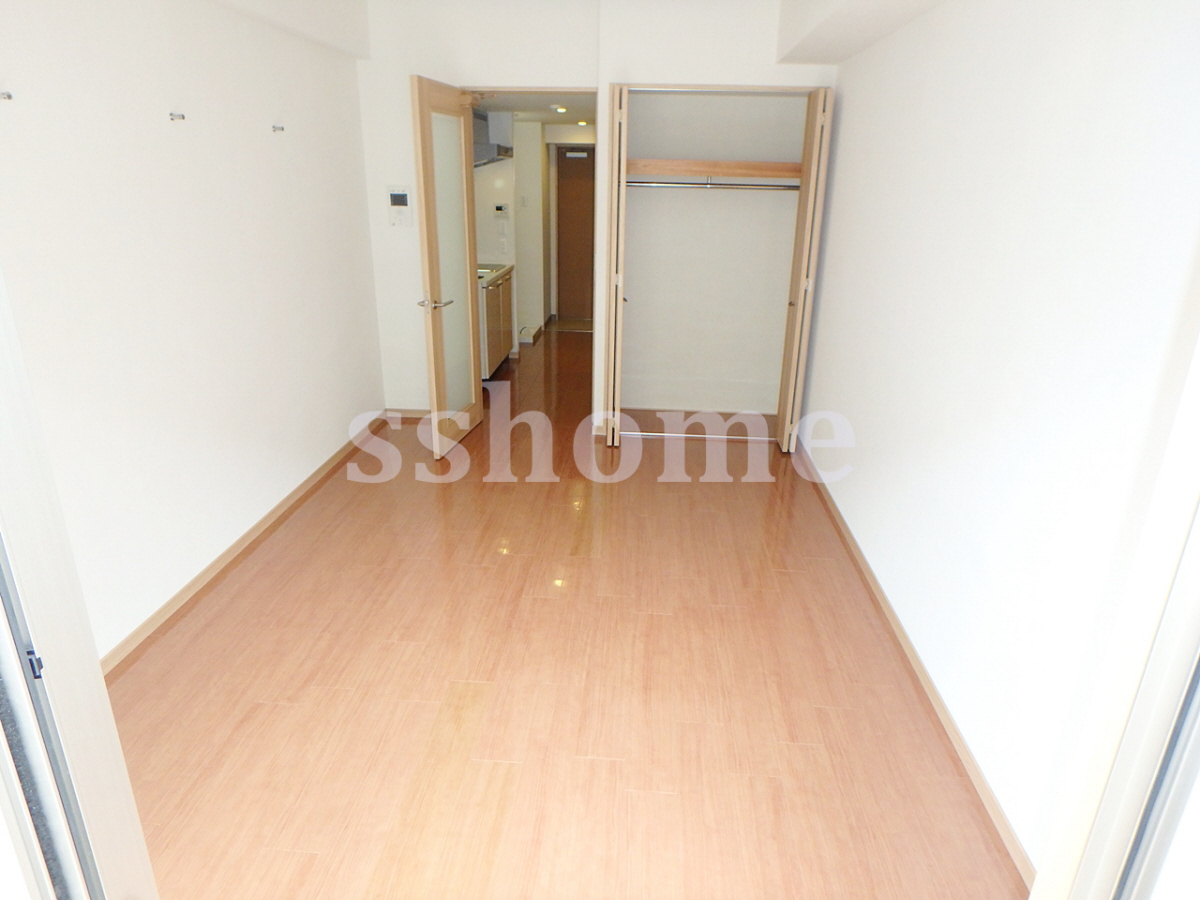 リビング 明るい洋室8帖☆フローリング♪ 写真2