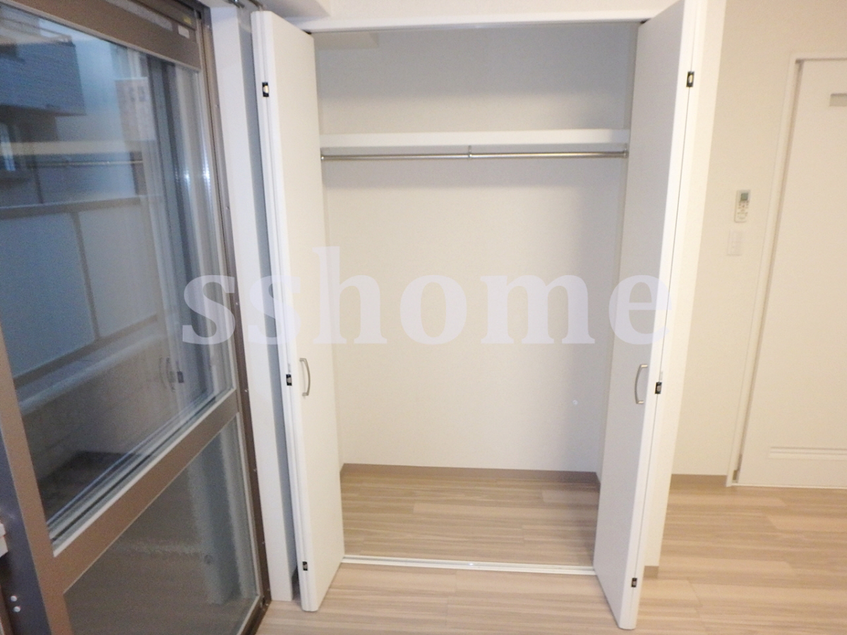 収納 奥行きもあるクローゼット☆ 写真5