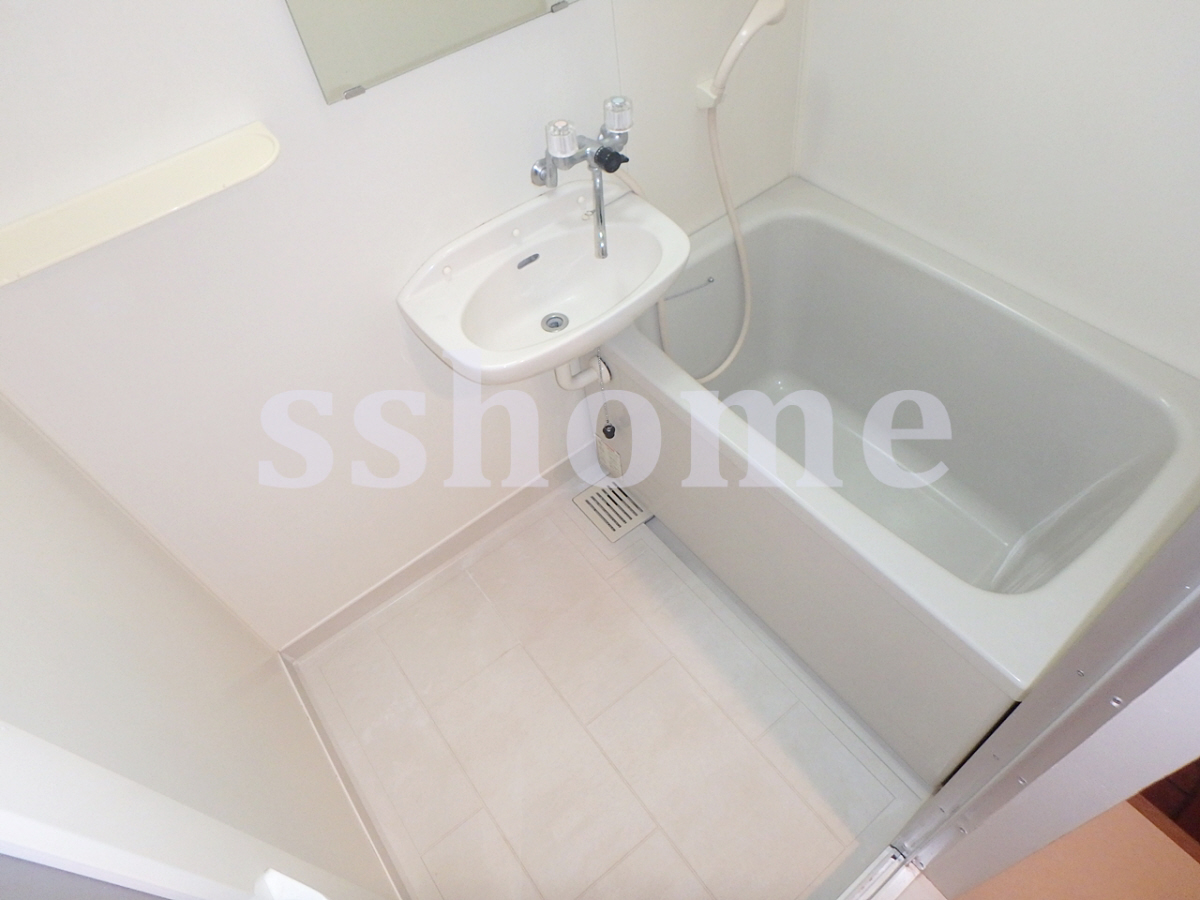 バス 清潔感ある浴室 写真4