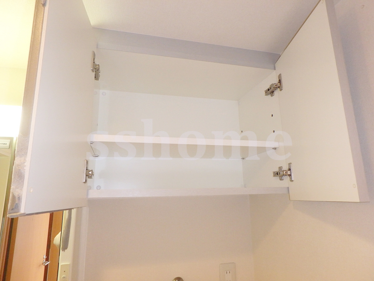 収納 洗濯機置場上部収納です☆ 写真16