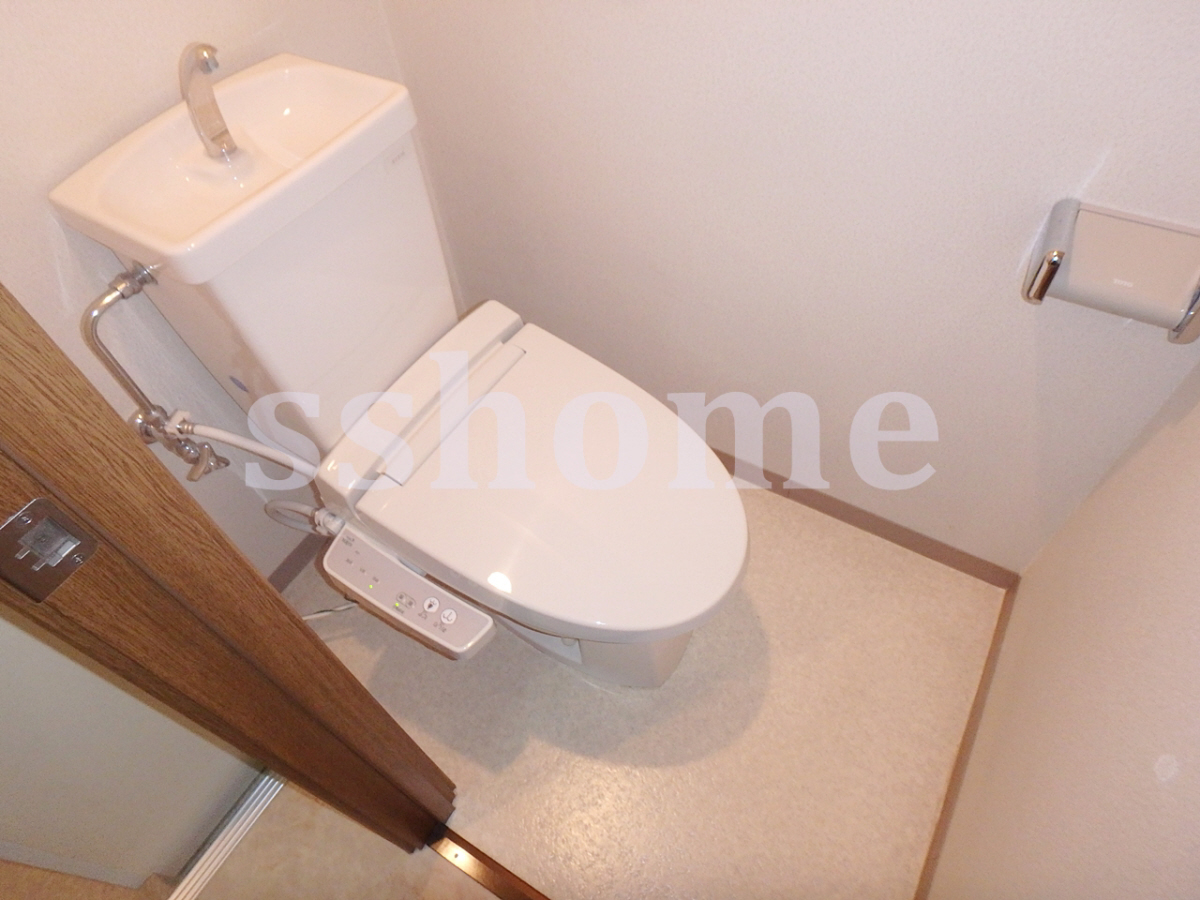 トイレ 嬉しいウオシュレット付きトイレ☆ 写真8