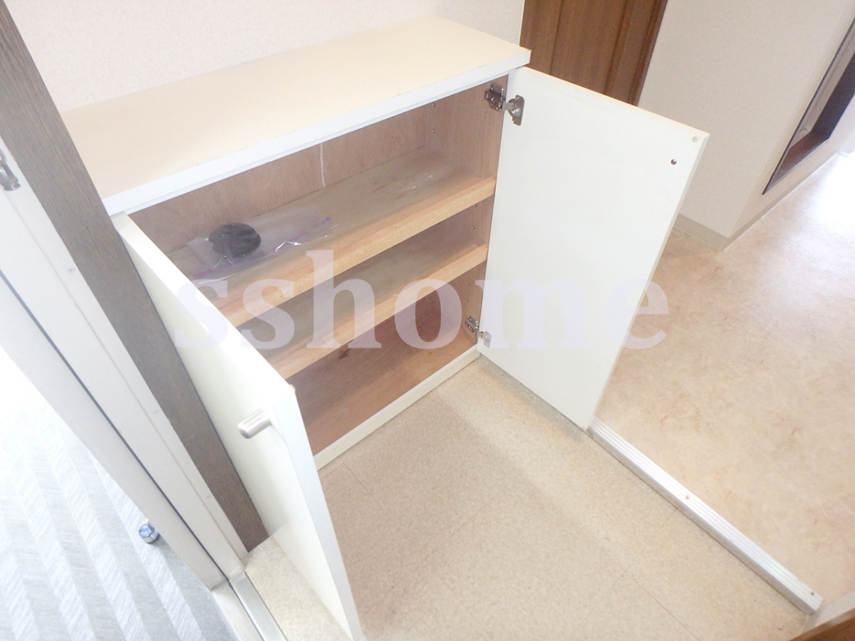 収納 玄関にシューズボックスありますよ♪ 写真17