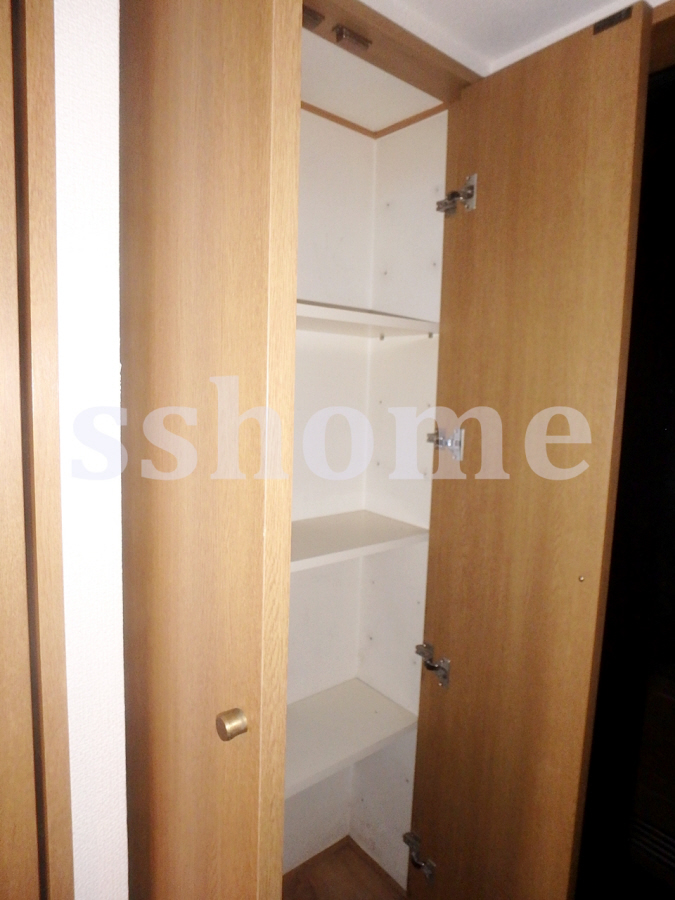 内装 玄関脇物入 写真18