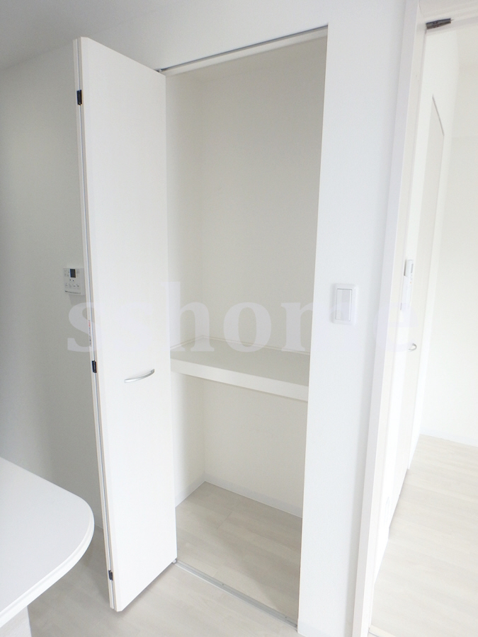 収納 キッチン横にパントリーとして使える収納 写真17