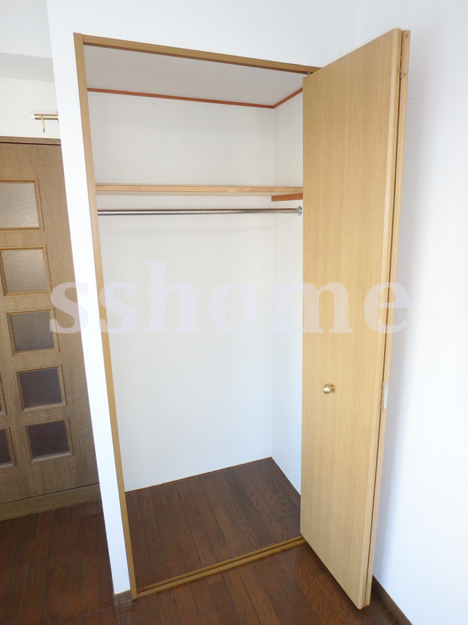 収納 奥行があるクローゼットです☆ 写真5