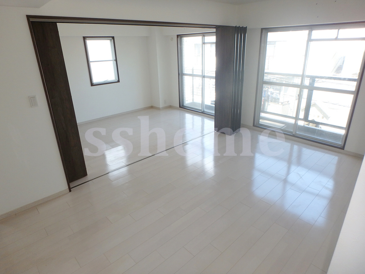 リビング 扉を開けるとさらに広く使えます♪ 写真2