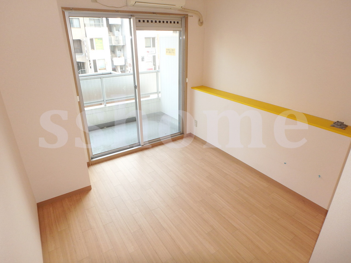 リビング 日当たり良好の室内です 写真2