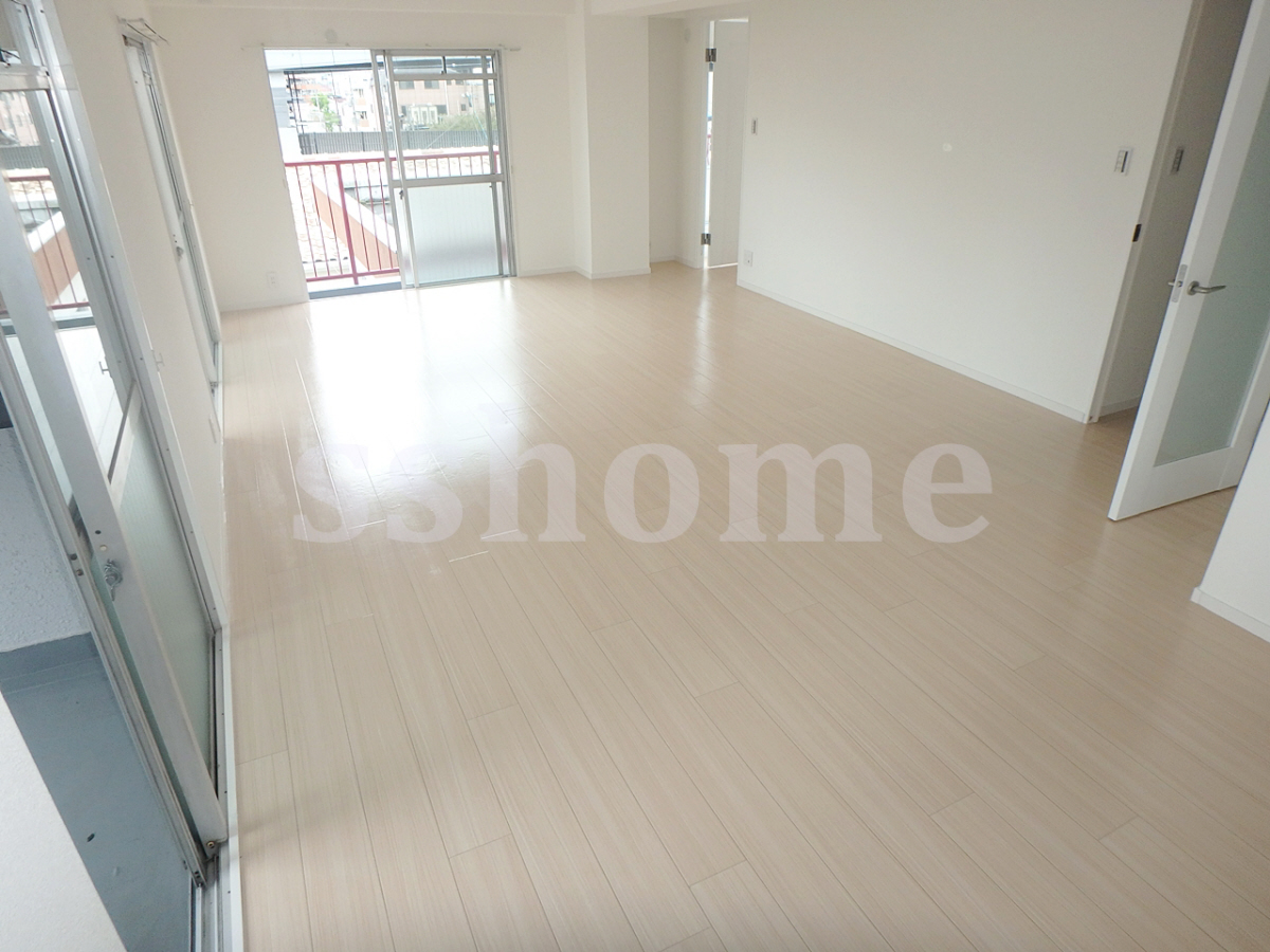 リビング 広々とした空間です♪ 写真2