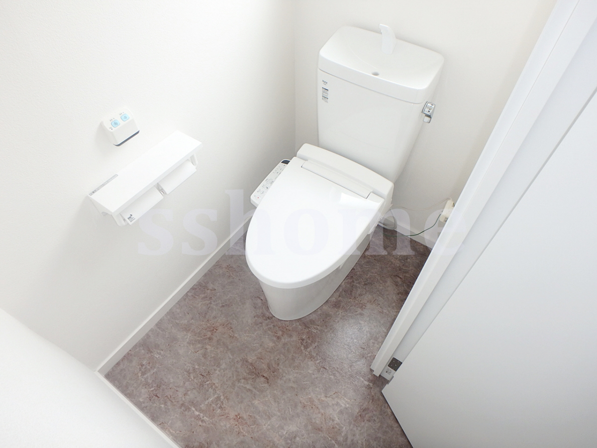 トイレ 窓付きで明るい 写真8