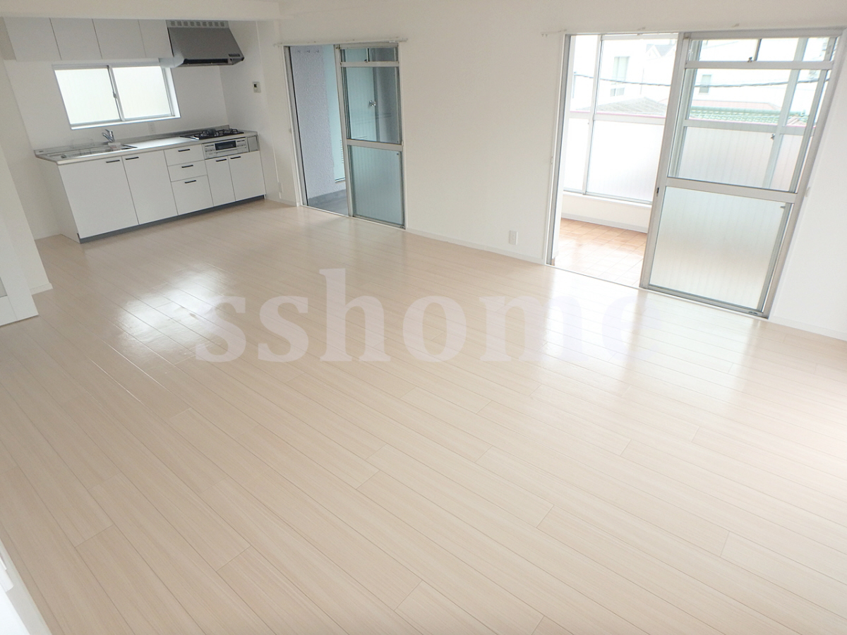 内装 18.5帖の広々リビング☆ 写真14