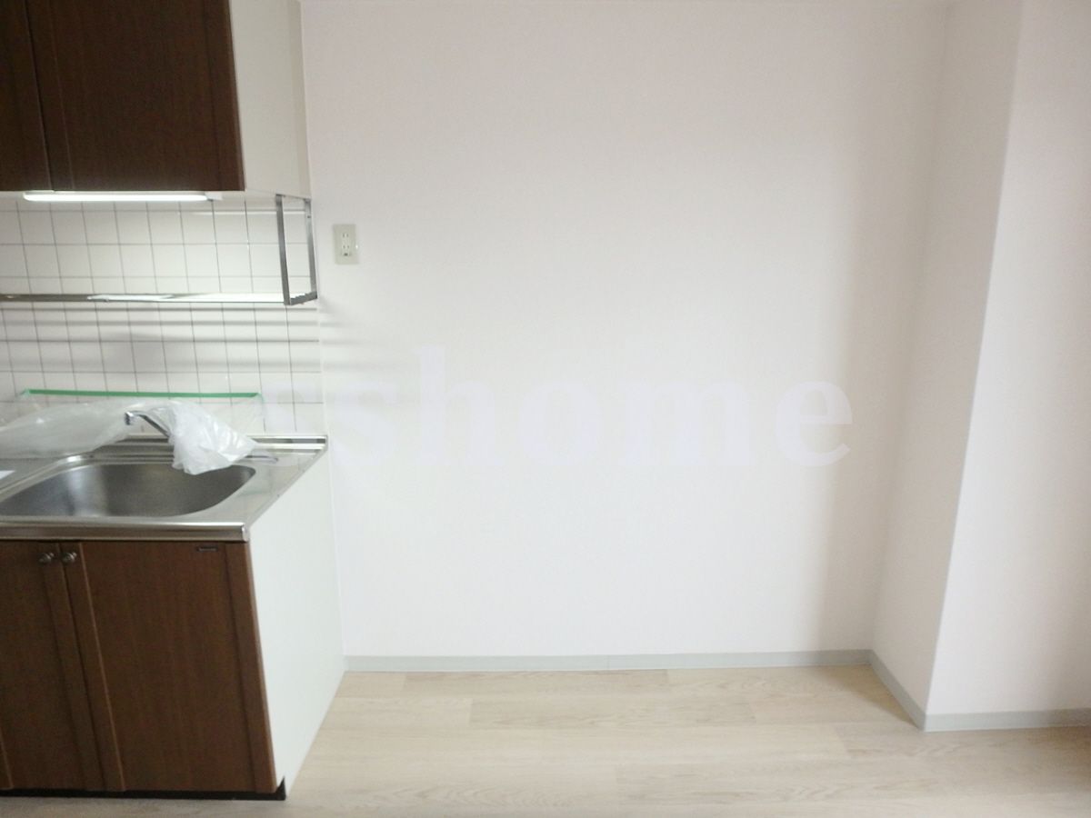 キッチン 大きな冷蔵庫や食器棚が置けそうです☆ 写真20