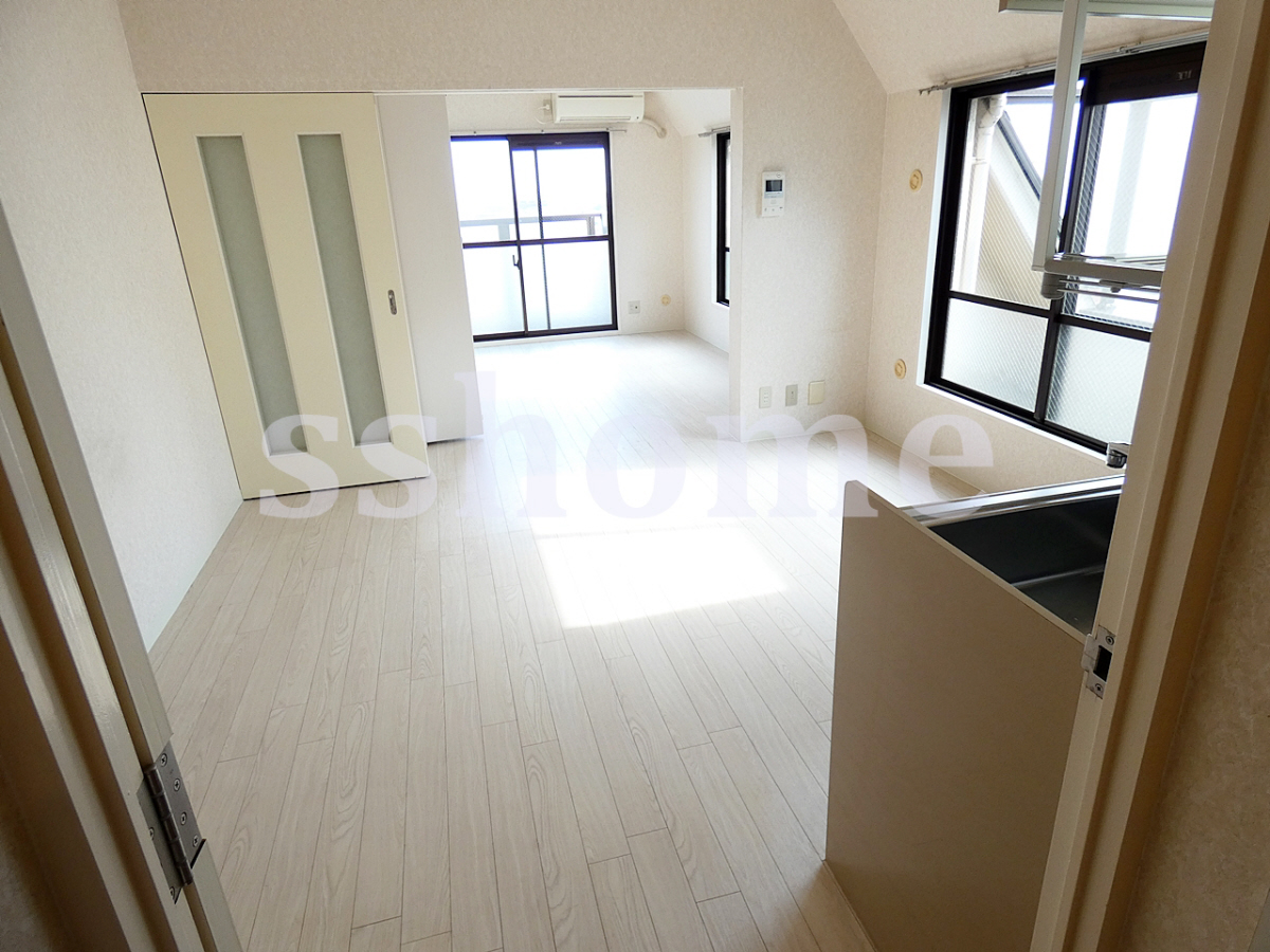 リビング 2面採光の明るいお部屋 写真2