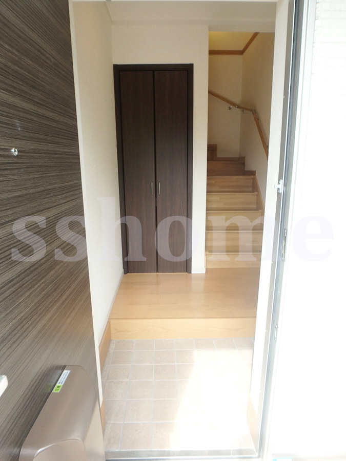 玄関 階段を上がって居室へ☆ 写真12