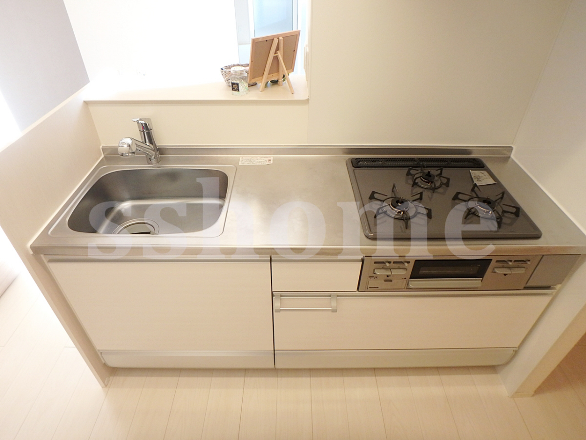 キッチン 3口ガスコンロ付きのシステムキッチン☆ 写真3