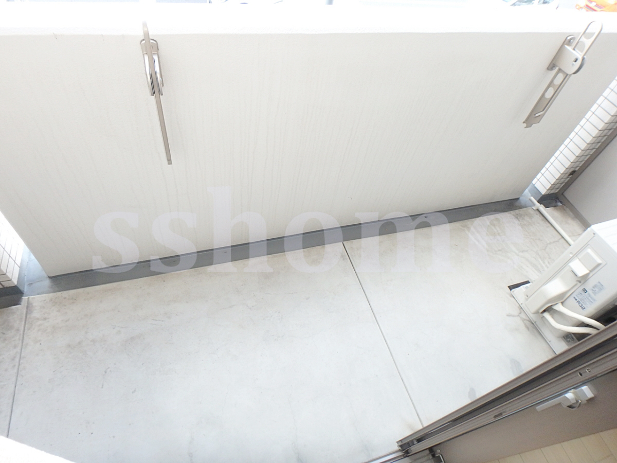 バルコニー・ベランダ 洗濯物は内側に干せます☆ 写真19