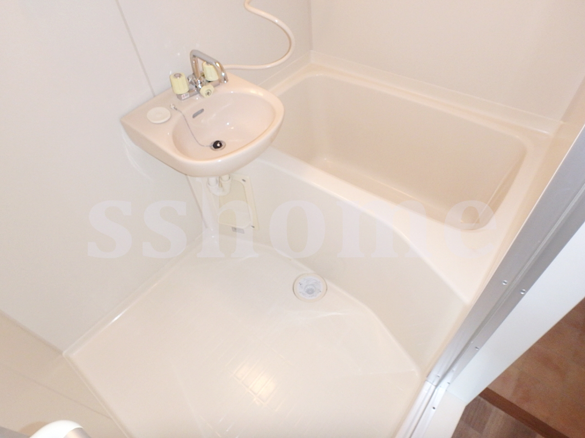 バス 一体型でお掃除しやすい浴槽 写真4