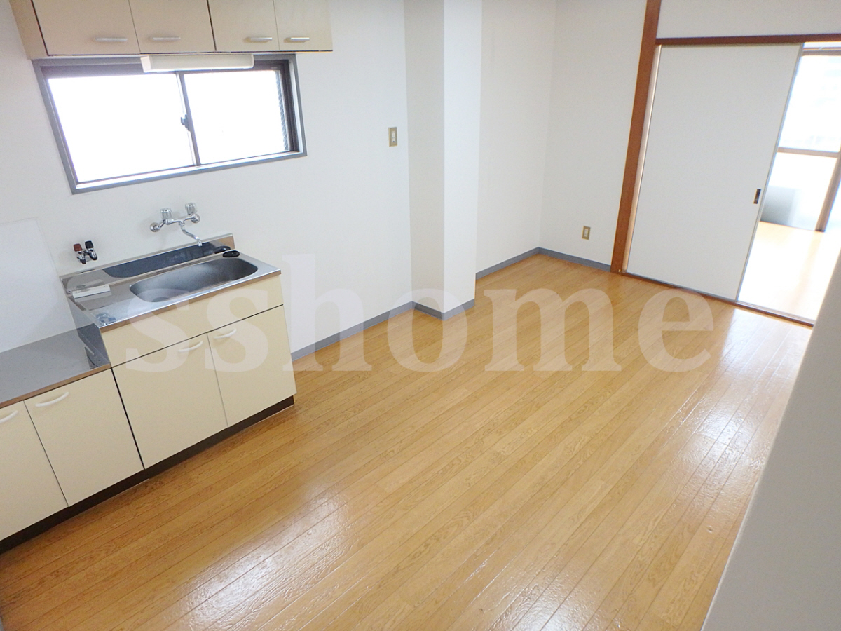 リビング 広くてきれいなお部屋です☆ 写真2