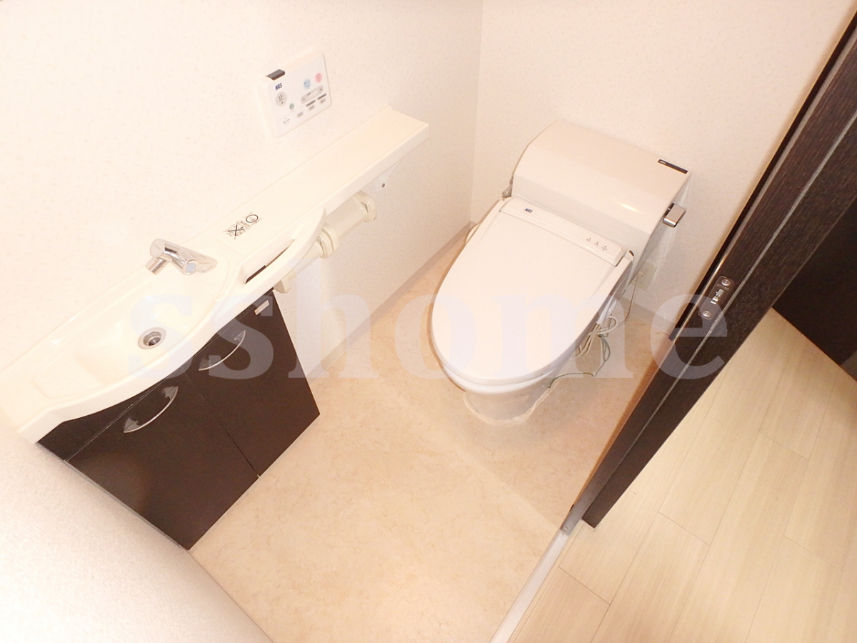 トイレ 洗面が横にあります☆ 写真8