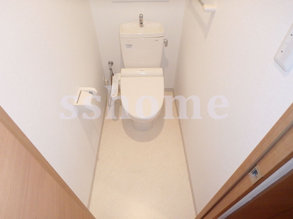 トイレ ウォシュレット☆背面に棚有ります☆♪ 写真8