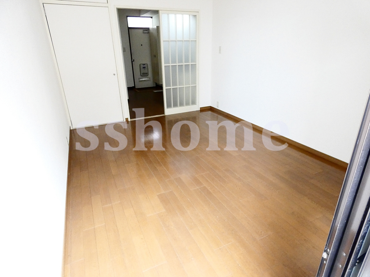 リビング 明るいお部屋です 写真2