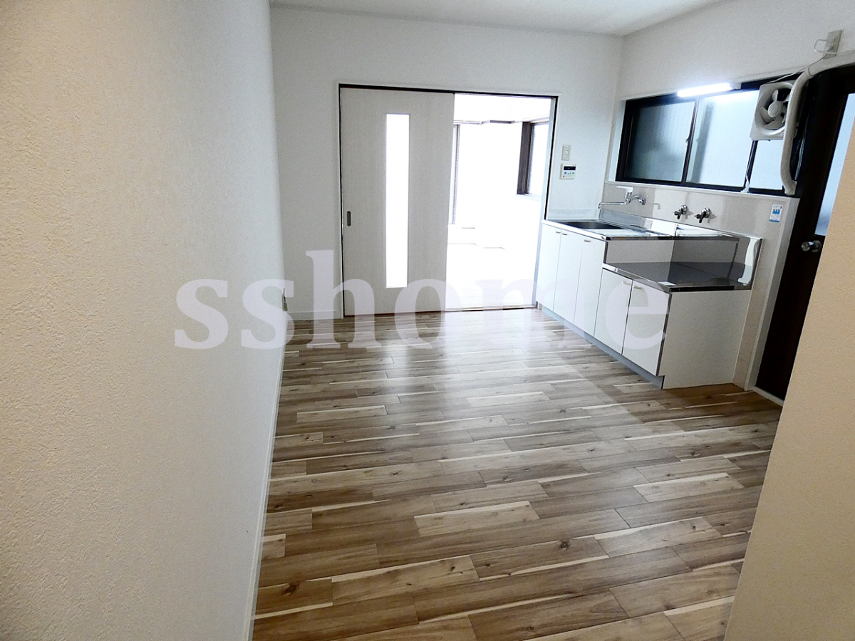 リビング ダイニングキッチン♪明るいです☆ 写真2