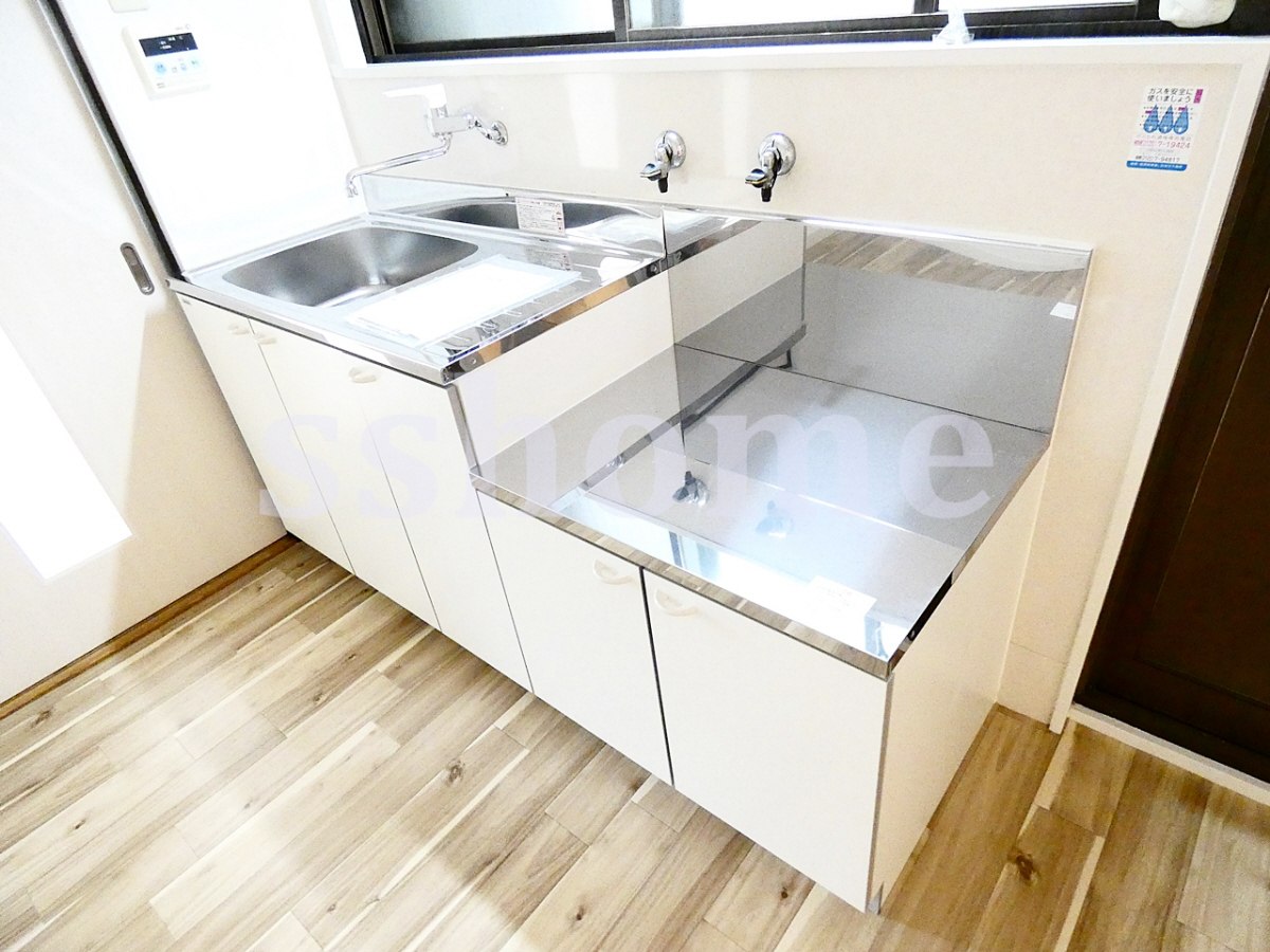 キッチン 新しくて綺麗なキッチン☆窓もあります♪ 写真3