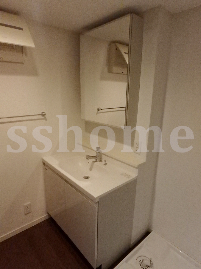 洗面所 大きな鏡付きの洗面化粧台☆ 写真9