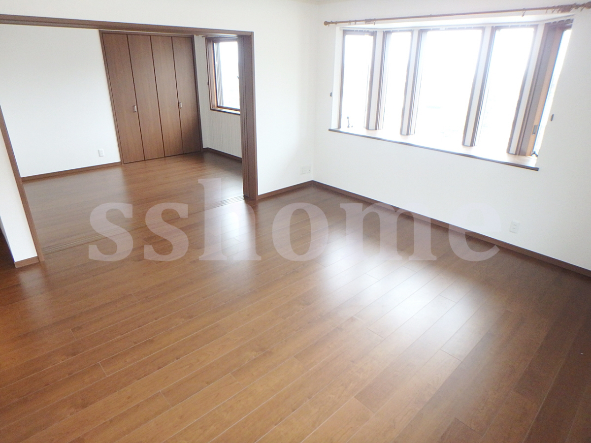 寝室 間仕切りを開けると開放的です。 写真15