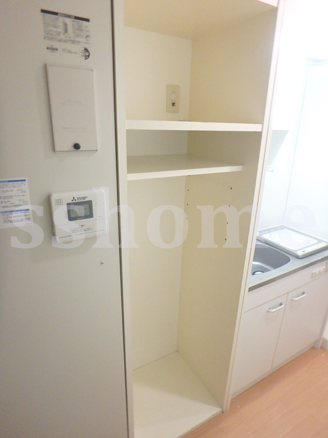 収納 冷蔵庫や電子レンジ置場に。 写真17