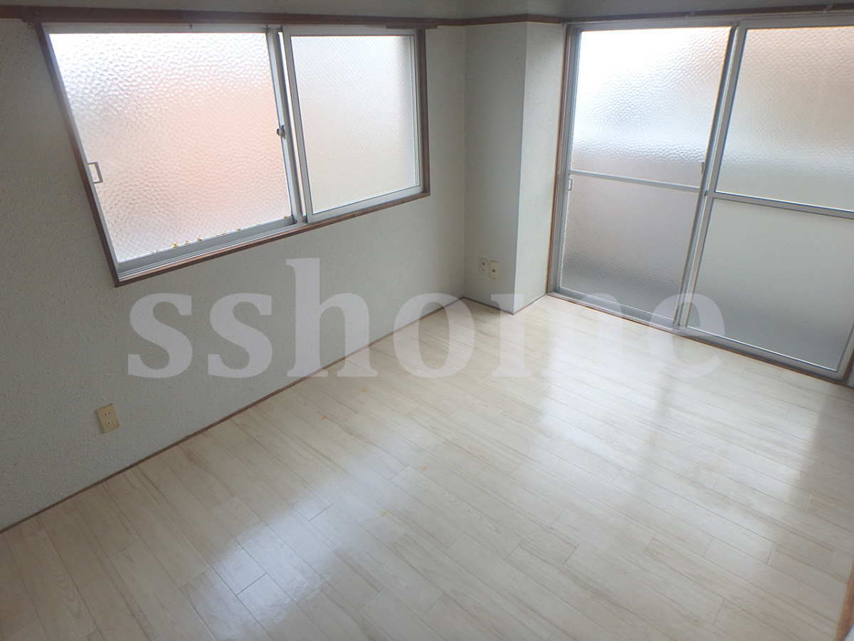 リビング 2面採光で明るい☆ 写真2