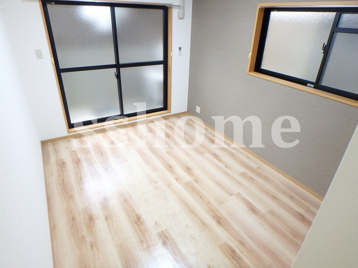 リビング 角部屋で明るいです☆ 写真2