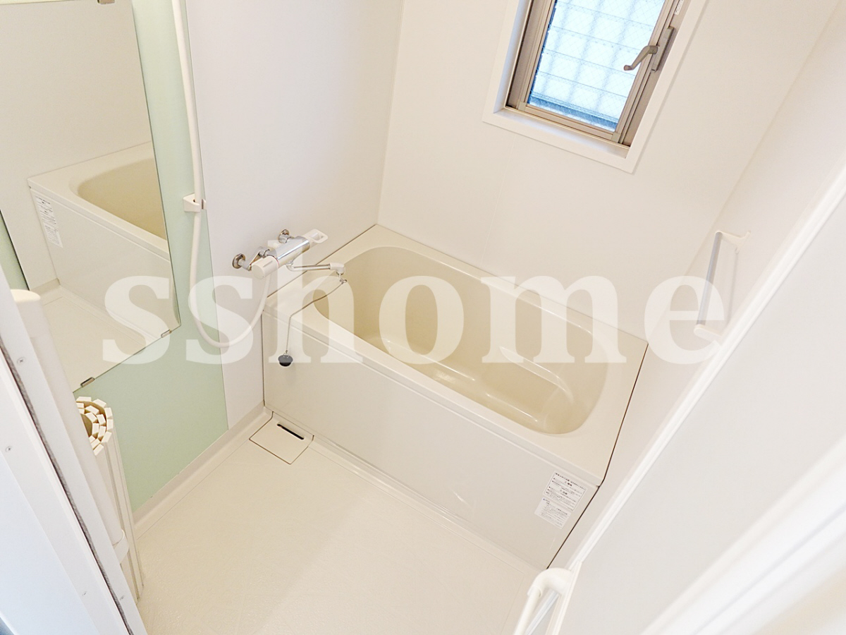 バス 窓があってきれいなバスルーム☆ 写真4