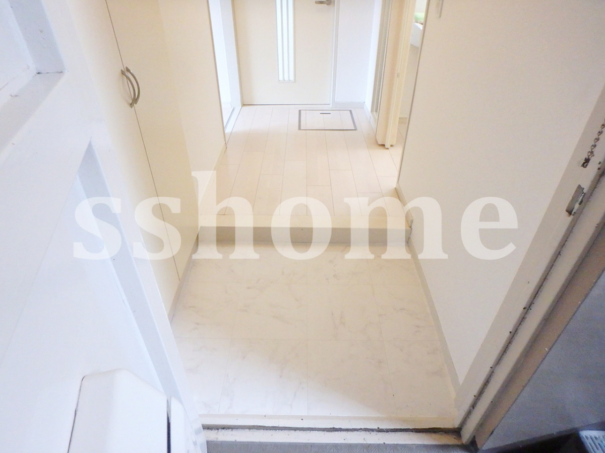 玄関 玄関スペースにはゆとりがあります☆ 写真12