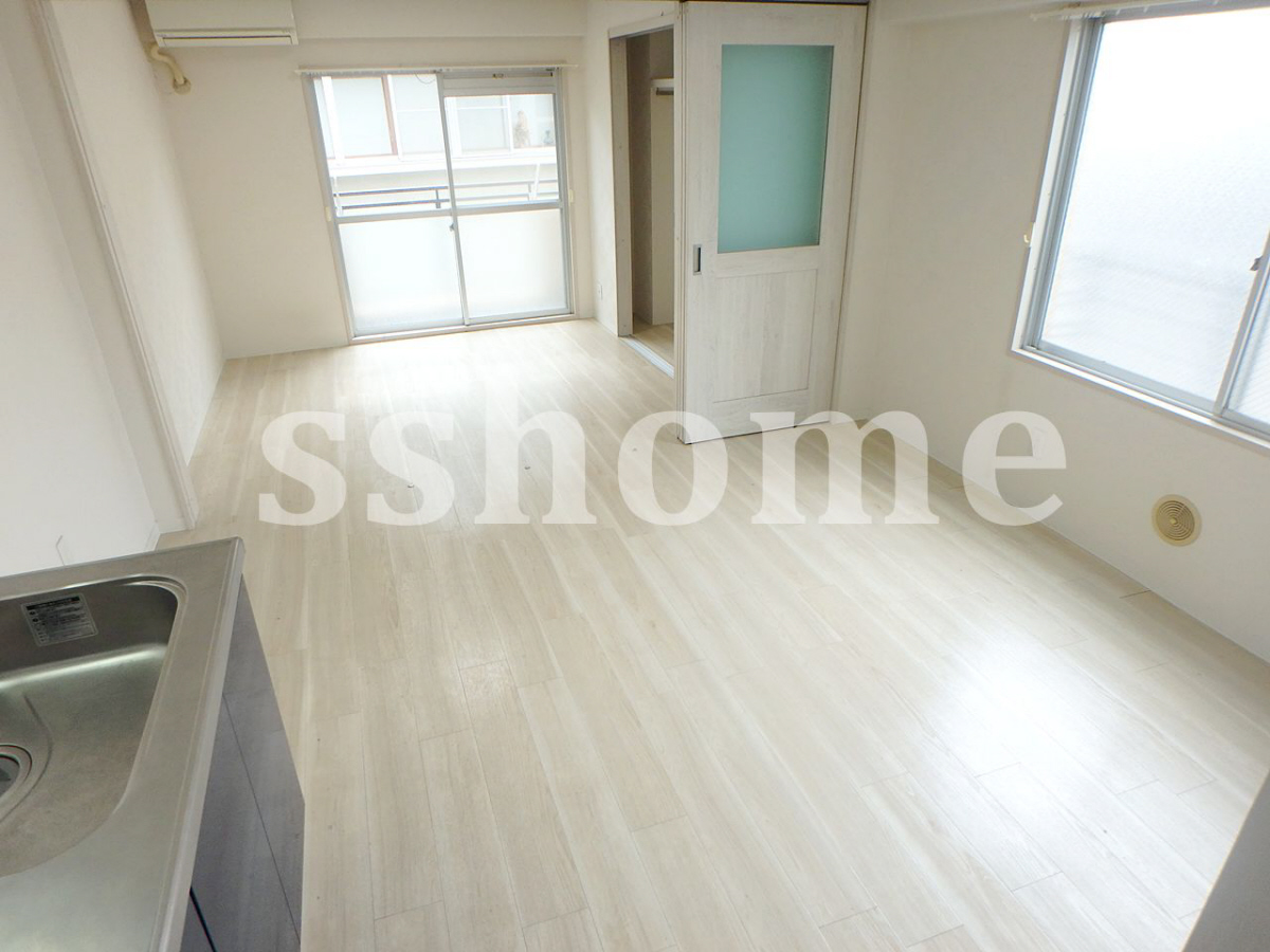 リビング 角部屋で明るい♪ 写真2