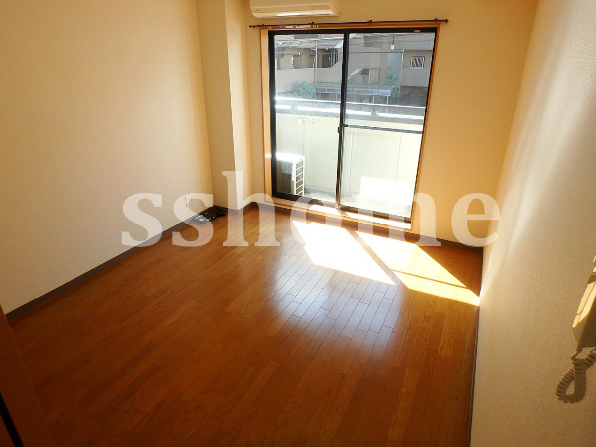 リビング 広々としたきれいなお部屋です☆ 写真2