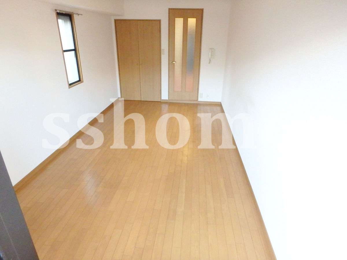 内装 小窓が付いてて明るいですね♪ 写真14