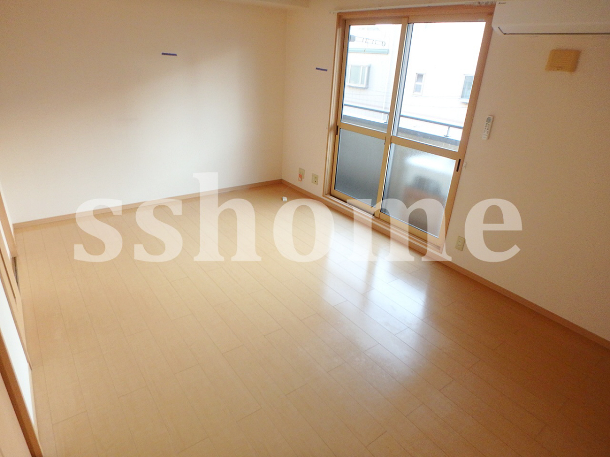 リビング しっかり日が射しこむお部屋♪ 写真2