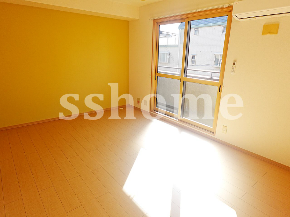 リビング しっかり日が射しこむお部屋♪ 写真2