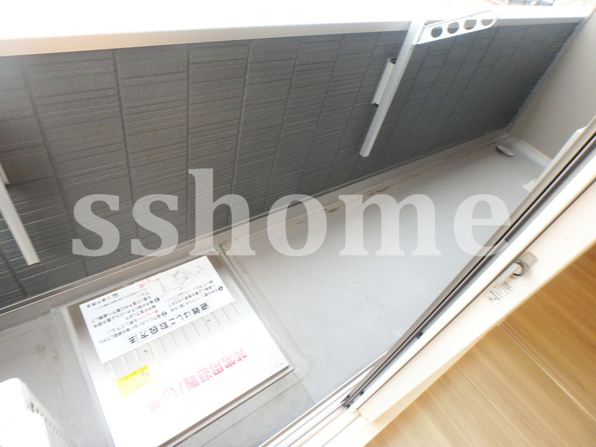 バルコニー・ベランダ 洗濯物は内側に干せます♪ 写真10