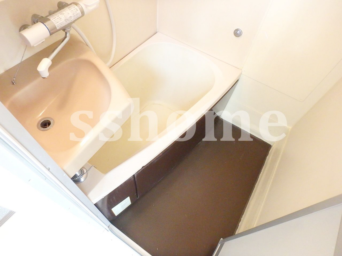 バス 変わったレイアウトのバスルーム☆ 写真4