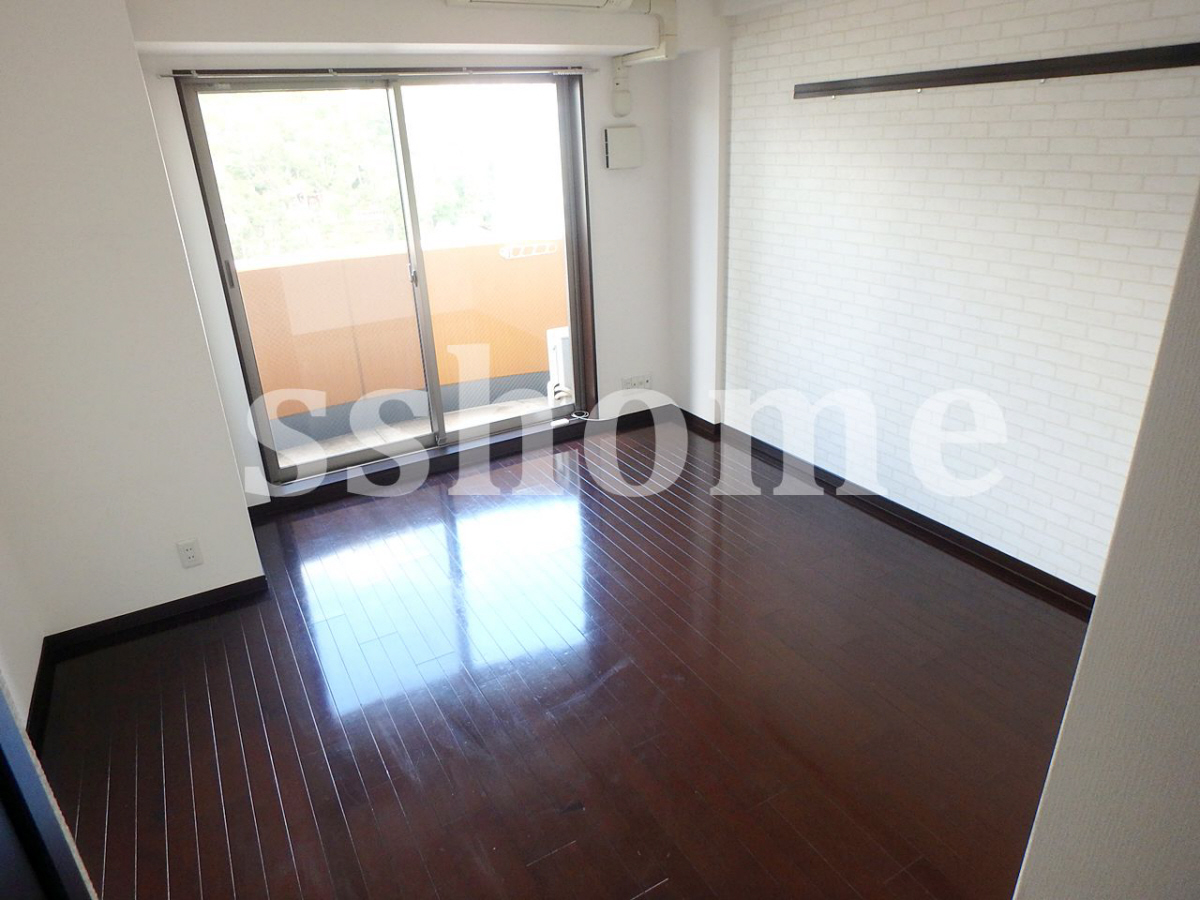 リビング 綺麗なフローリングのお部屋です☆ 写真2