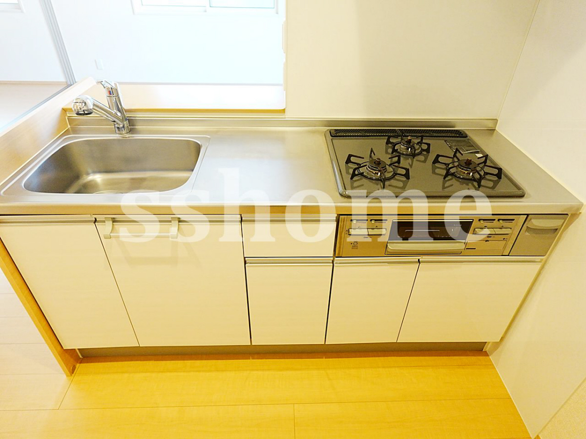 キッチン 3口ガスコンロのカウンタータイプシステムキッチン☆ 写真3