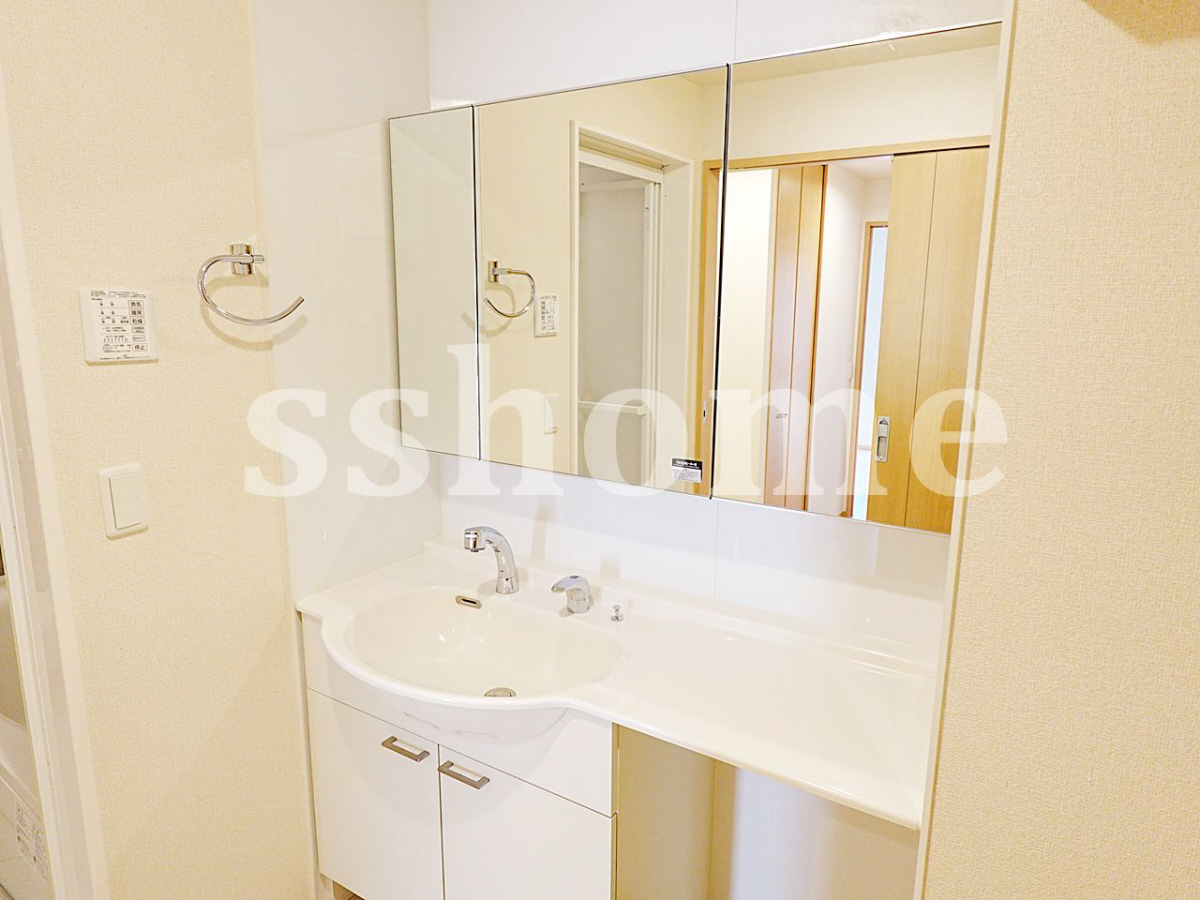 洗面所 大きな独立洗面台☆ 写真9