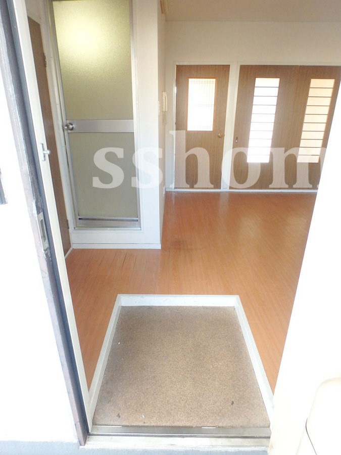 玄関 居室は見えません☆ 写真12