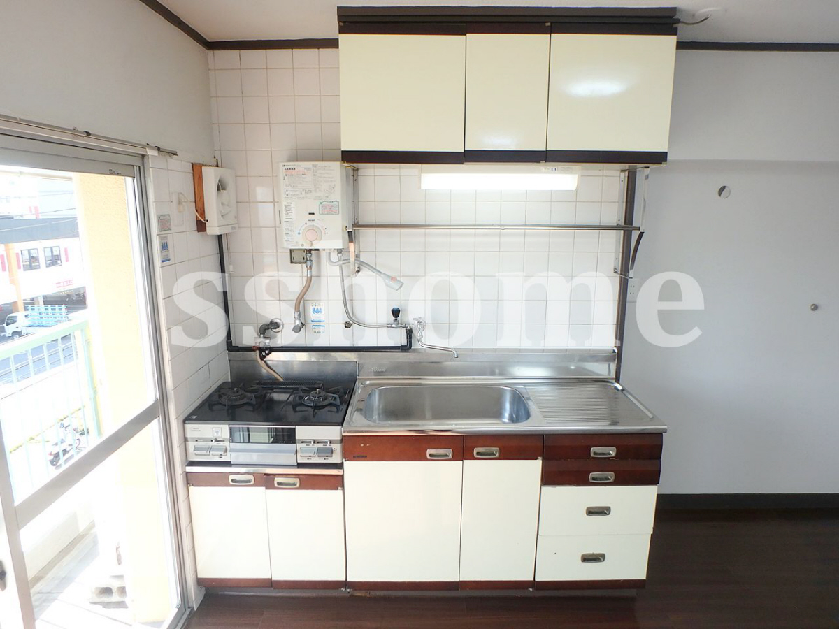 キッチン 窓の横にガスキッチン☆ 写真3