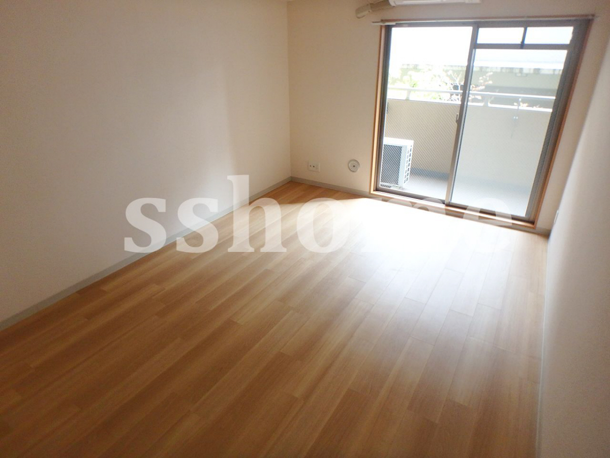 リビング 少し広めできれいなお部屋です♪ 写真2