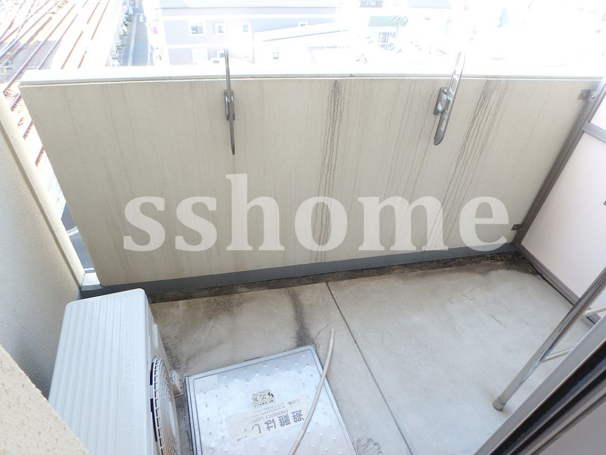 バルコニー・ベランダ 洗濯物は内側に干せます☆ 写真18