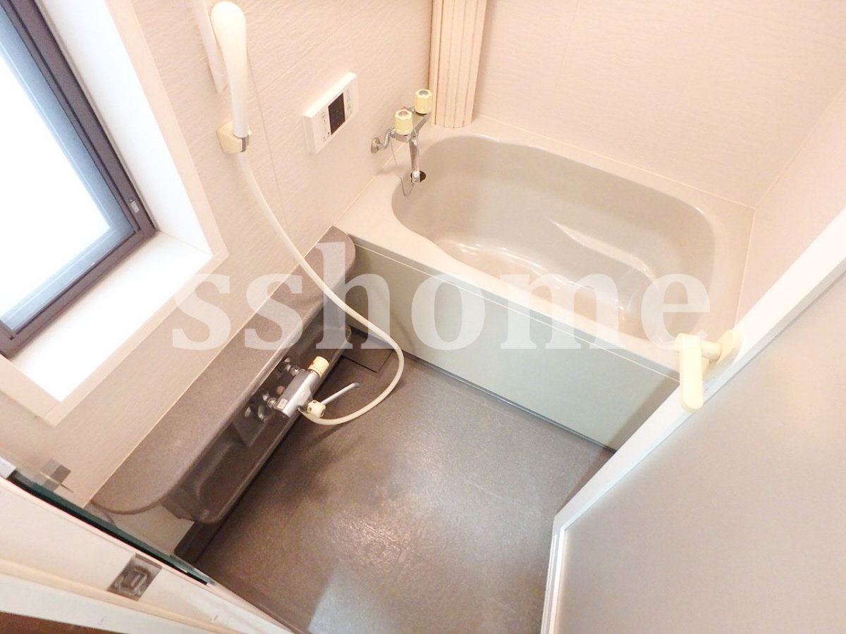 バス 窓があり明るい浴室☆ 写真4