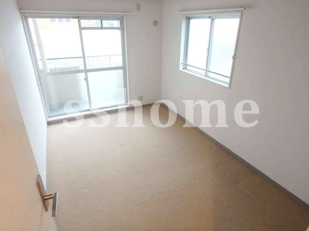 その他部屋・スペース 2面採光の洋室♪ 写真6